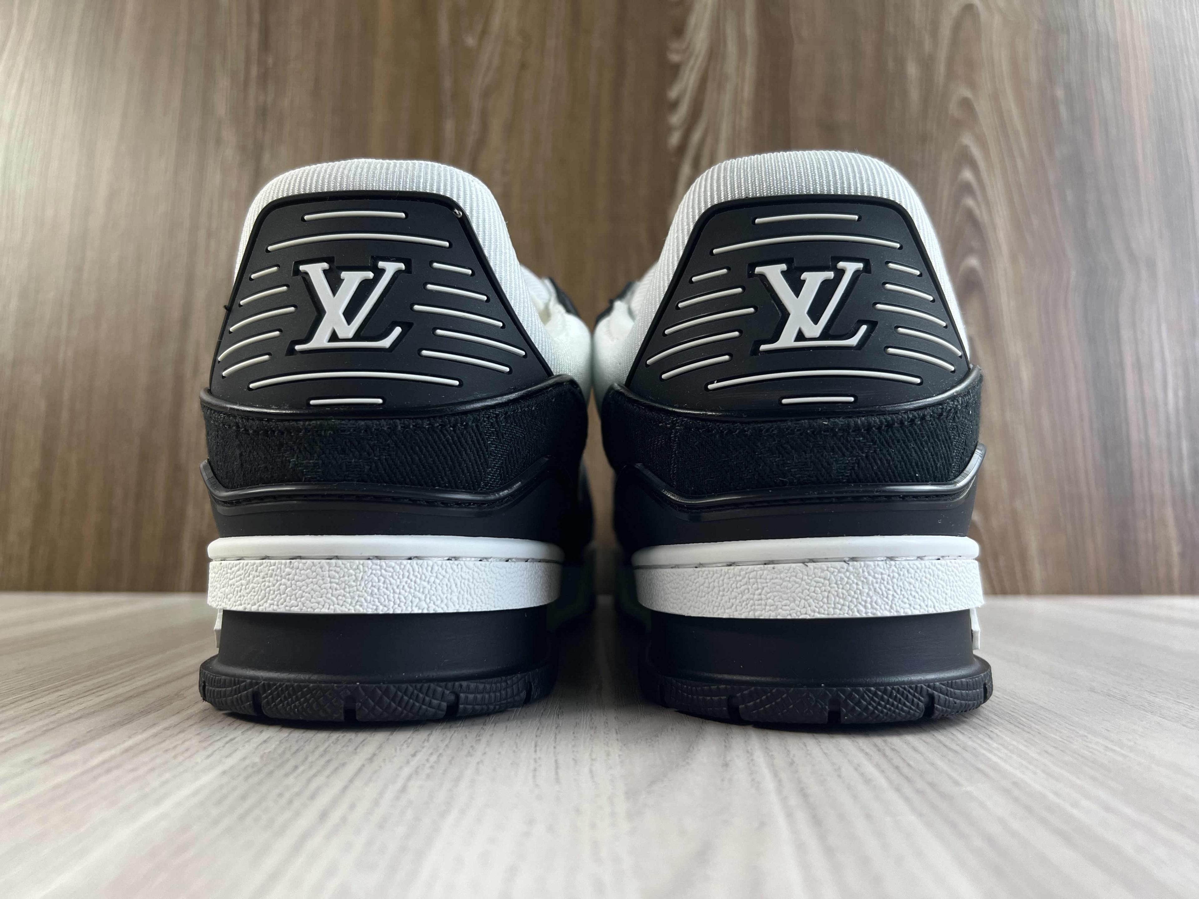 Louis Vuitton Trainer White Black