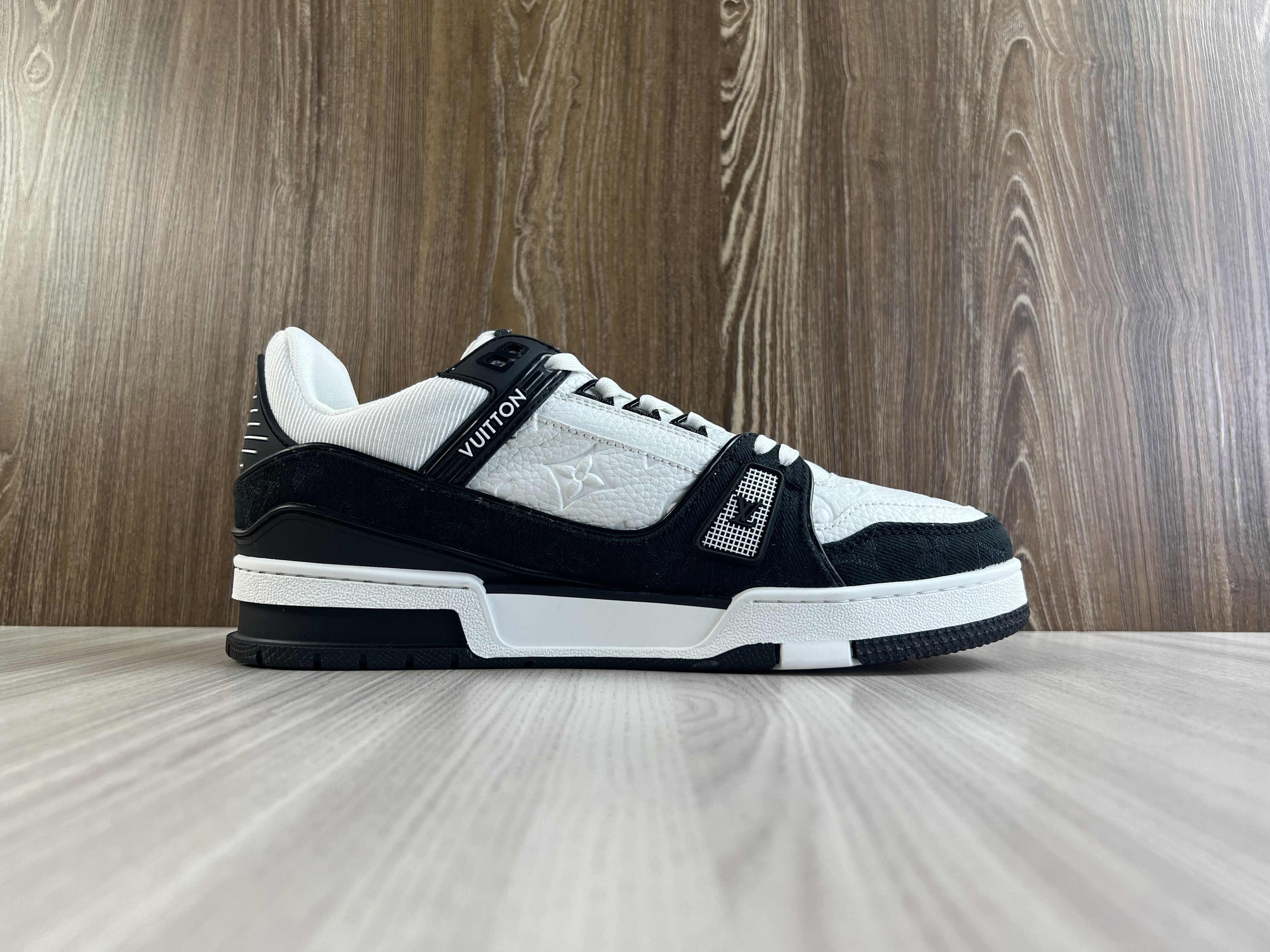 Louis Vuitton Trainer White Black