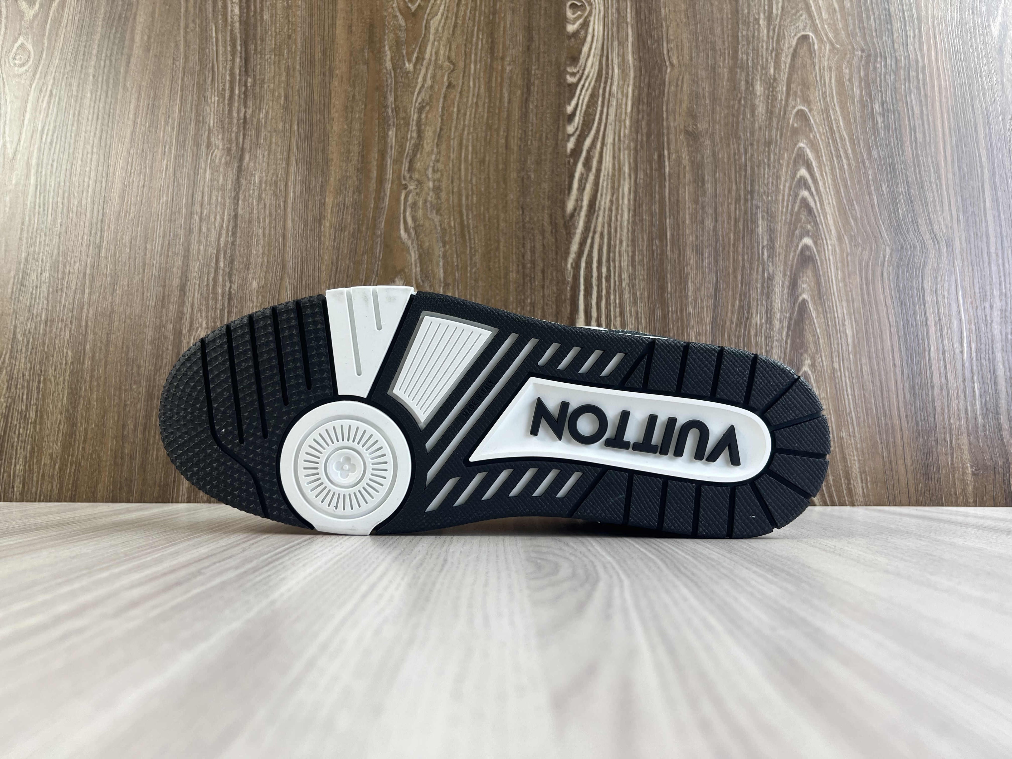 Louis Vuitton Trainer White Black