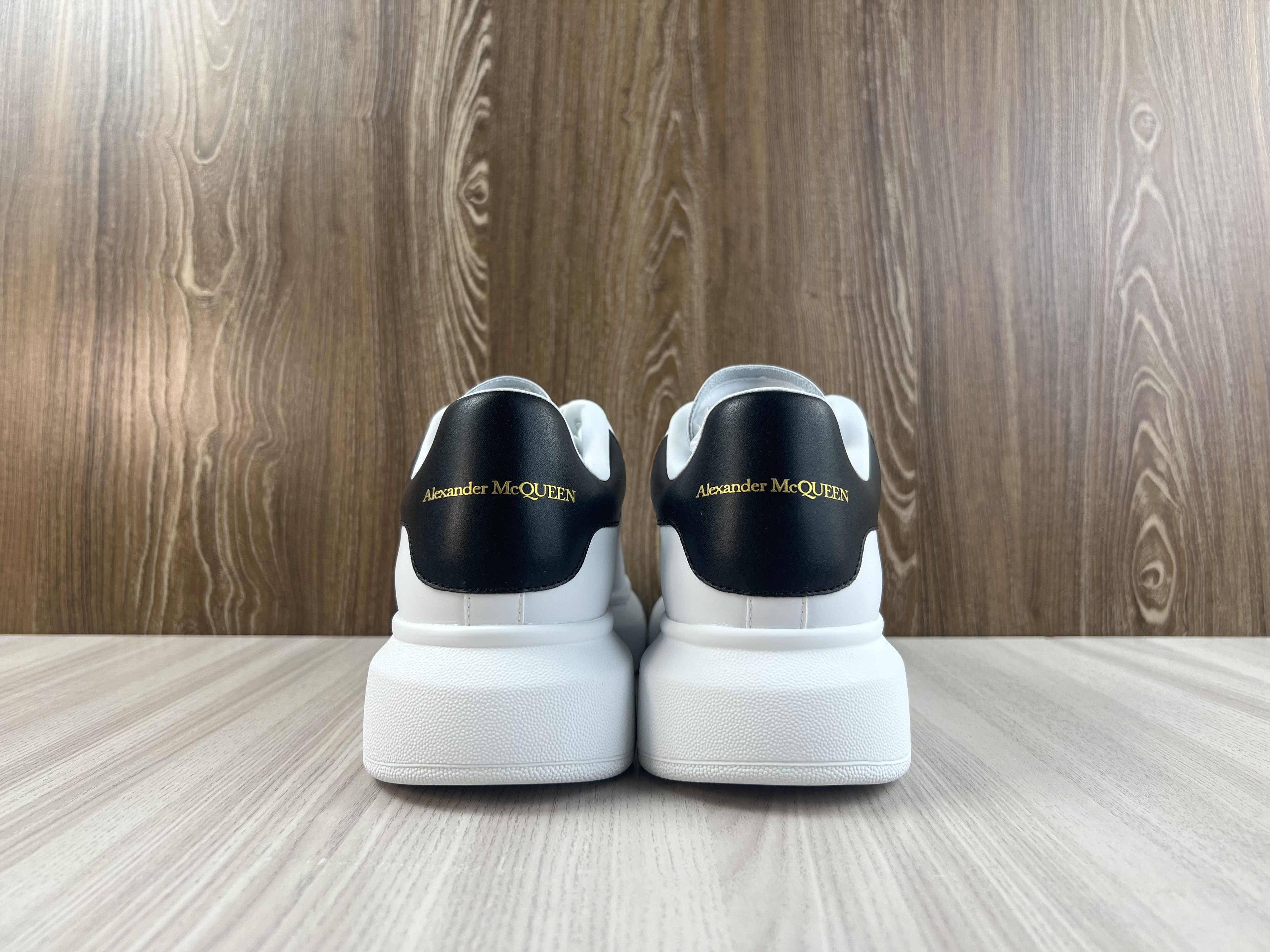 Alexander McQueen Oversized White Black