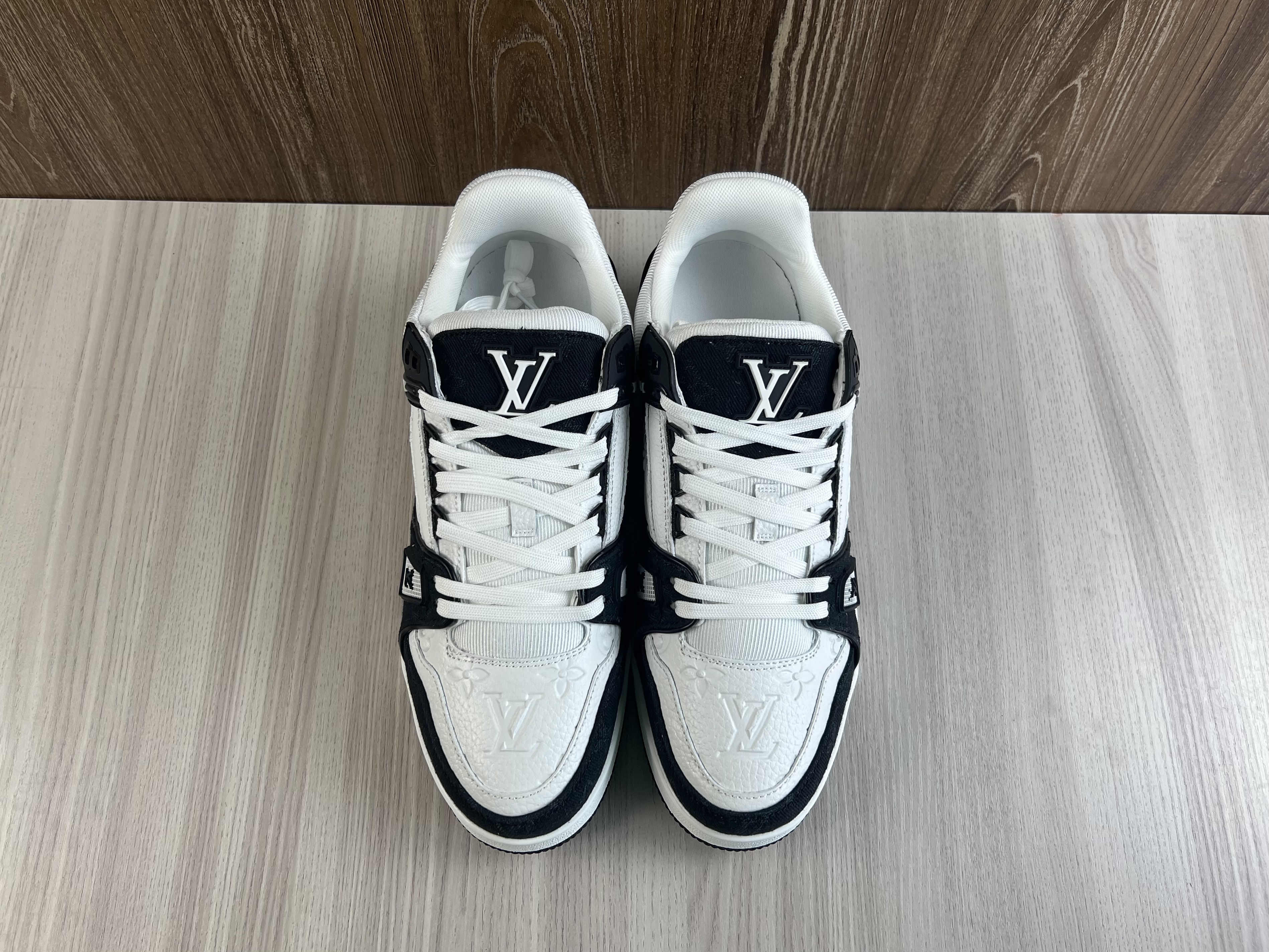 Louis Vuitton Trainer White Black