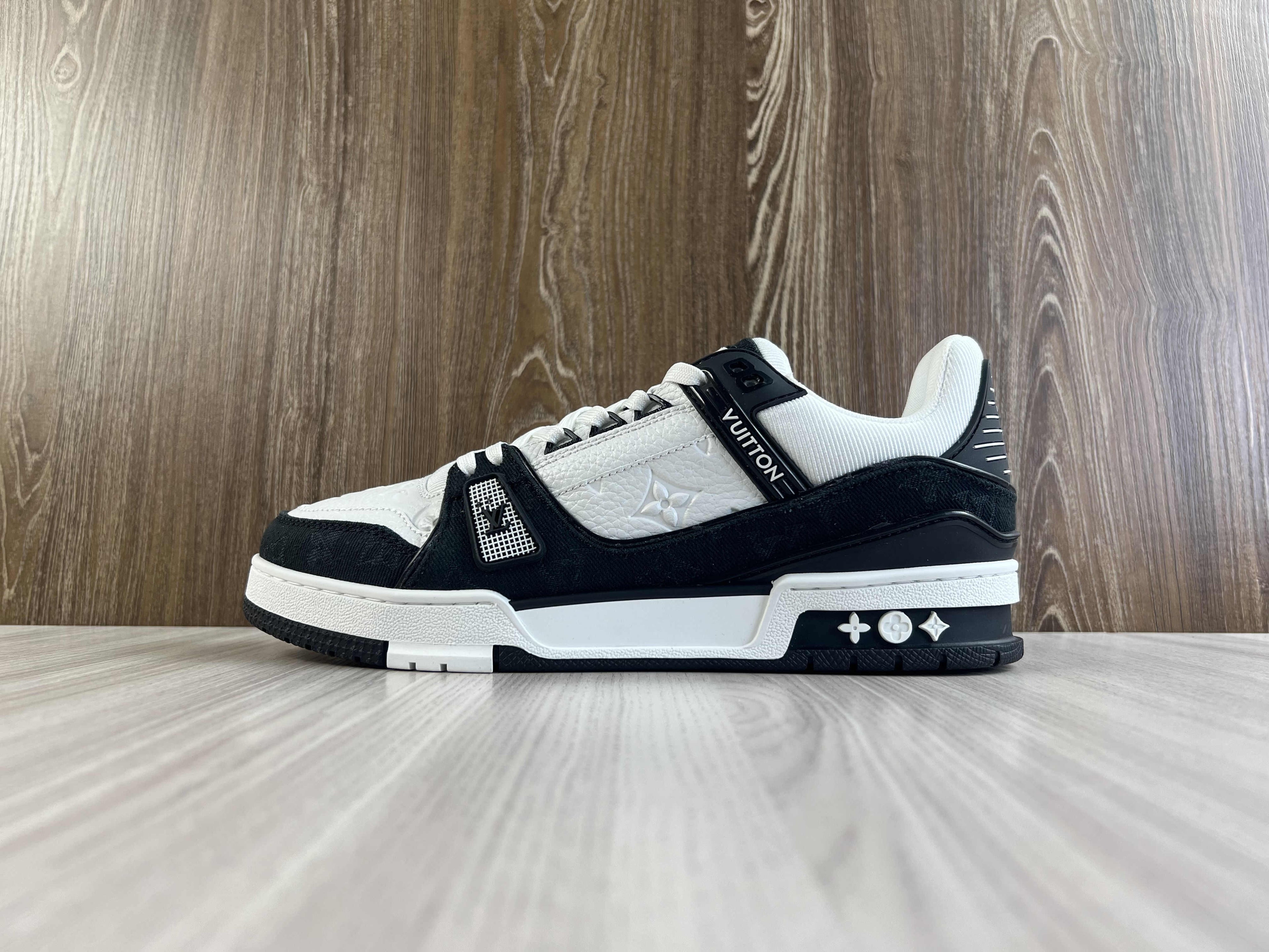 Louis Vuitton Trainer White Black