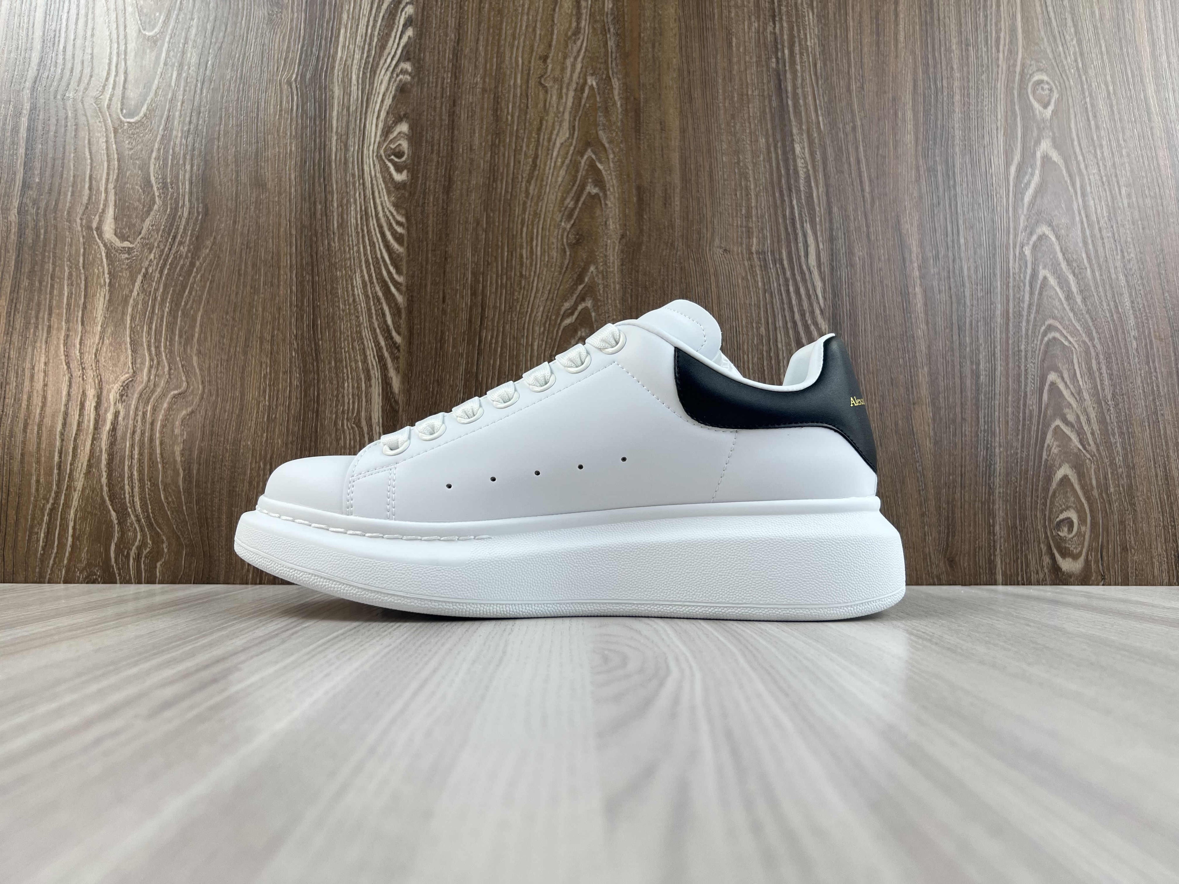 Alexander McQueen Oversized White Black