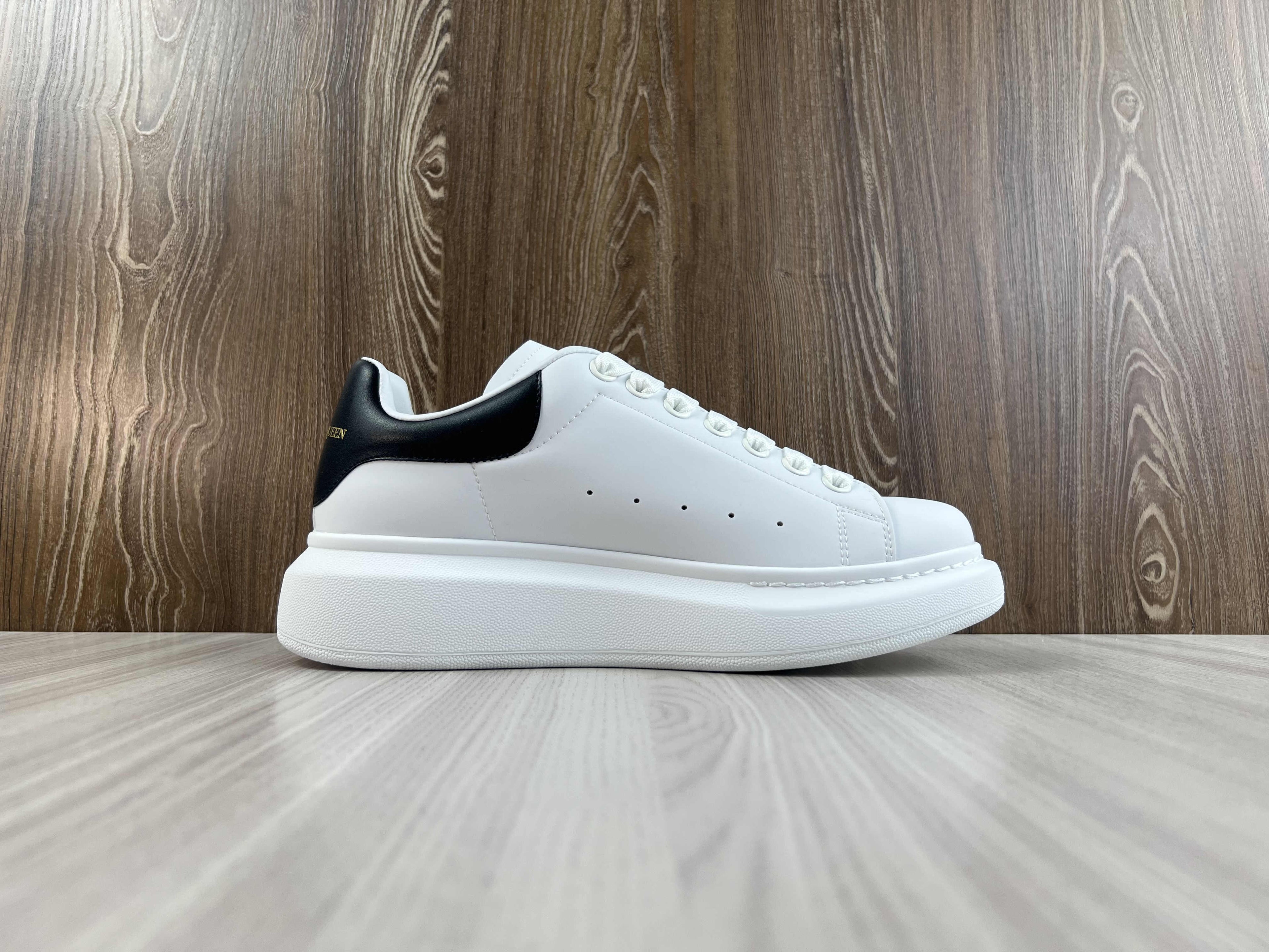 Alexander McQueen Oversized White Black
