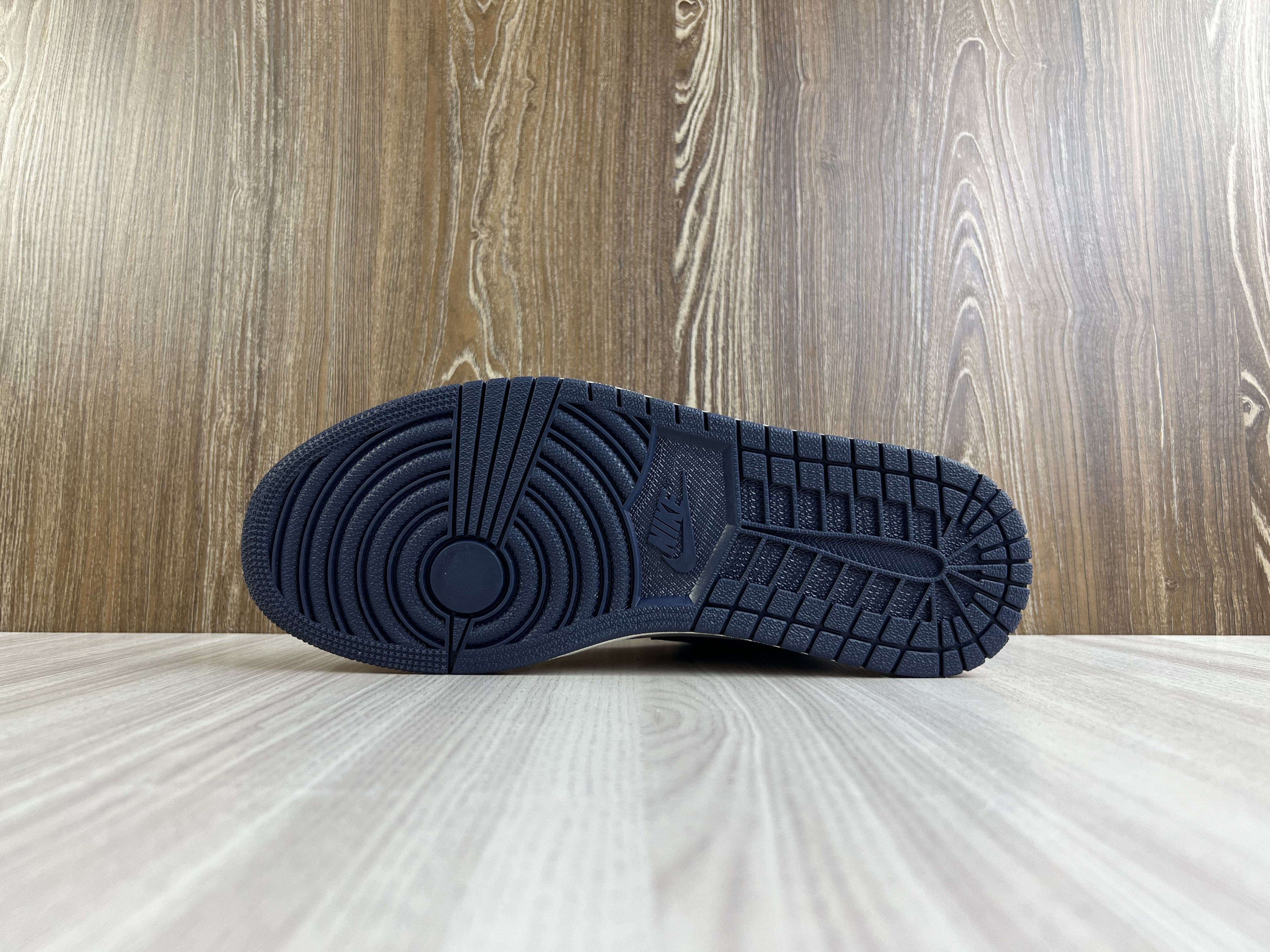 Jordan 1 Retro High Obsidian